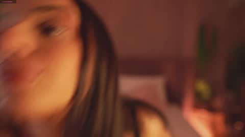 adoracortes online show from November 2025 05:01:02 AM