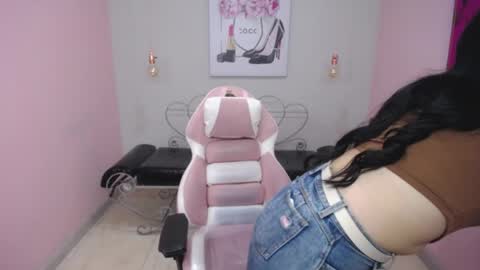 Snapshot of adri_gomez_1 chatting on May 2026 12:10:01 PM Adri online show from May 2026 12:10:01 PM