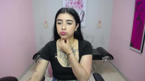 Snapshot of adri_gomez_1 chatting on May 2026 12:44:02 PM Adri online show from May 2026 12:44:02 PM
