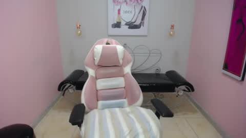 Snapshot of adri_gomez_1 chatting on May 2026 12:13:02 PM Adri online show from May 2026 12:13:02 PM