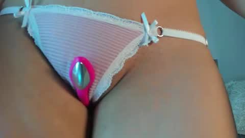 Snapshot of adri_silva_ chatting on July 2026 11:25:01 PM adri online show from July 2026 11:25:01 PM