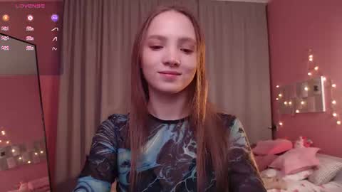 Snapshot of adria_arjona chatting on June 2026 01:15:01 AM Eva online show from June 2026 01:15:01 AM