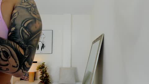 Adriana online show from October 2025 01:20:02 PM