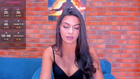 Adriana online show from November 2025 05:07:01 PM