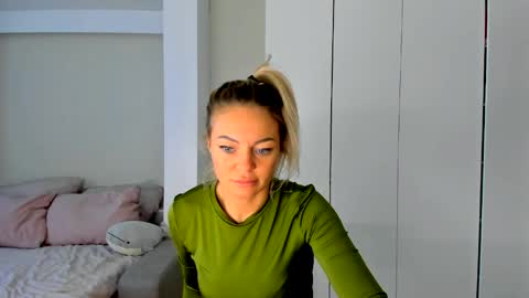 Snapshot of adriana_coy_ chatting on May 2026 06:22:02 AM Adriana online show from May 2026 06:22:02 AM
