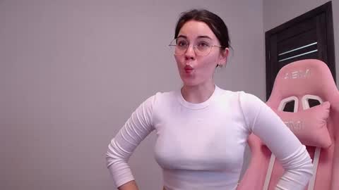 Adriana online show from November 2025 06:12:01 AM