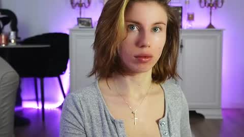 Aelia online show from November 2025 04:00:01 AM