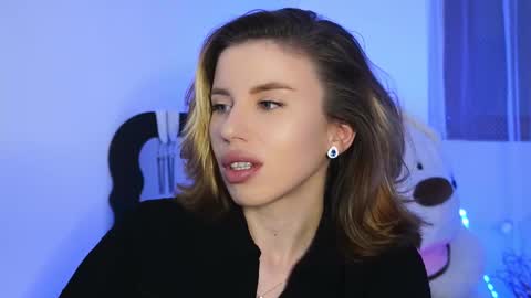 Aelia online show from March 2026 06:38:02 PM