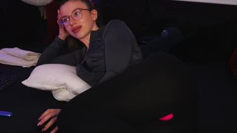 Aelia online show from April 2026 05:47:01 PM