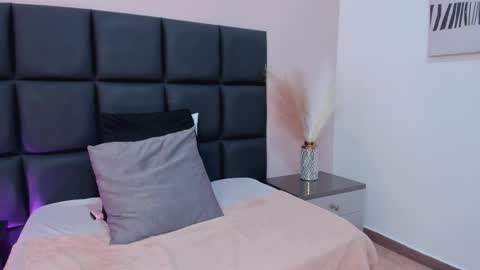 aelinduvalier online show from October 2025 06:53:01 PM