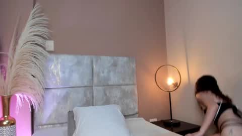 aelinduvalier online show from November 2025 06:08:01 PM