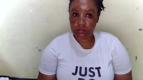 Snapshot of african005 chatting on March 2026 04:02:01 PM loise online show from March 2026 04:02:01 PM