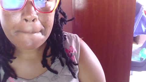 Snapshot of african005 chatting on May 2026 10:46:01 AM loise online show from May 2026 10:46:01 AM