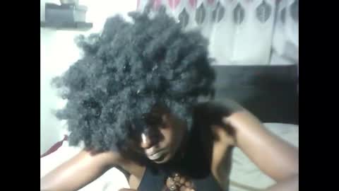 Snapshot of african_beauties chatting on February 2026 01:07:01 PM Mia Friends online show from February 2026 01:07:01 PM