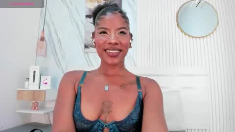 Snapshot of afro_luna chatting on November 2025 11:27:01 AM Afro Luna online show from November 2025 11:27:01 AM