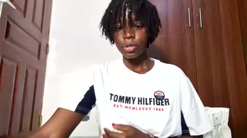 Snapshot of afro_pop chatting on April 2026 01:04:01 AM Leah online show from April 2026 01:04:01 AM