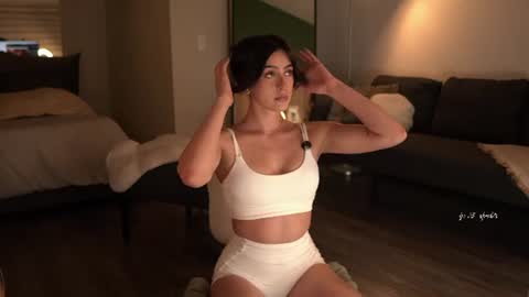 Snapshot of afrodita__25 chatting on June 2026 10:21:02 PM Emma online show from June 2026 10:21:02 PM