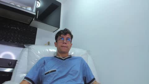 Snapshot of agarevans chatting on December 2024 07:43:01 AM AGAR online show from December 2024 07:43:01 AM