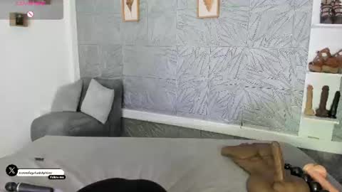Snapshot of agatadelphine_mr chatting on June 2026 01:25:02 PM Agatadelphine online show from June 2026 01:25:02 PM