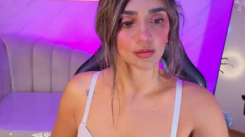Snapshot of agatha_brooks_t chatting on May 2026 12:33:02 PM AGATHA online show from May 2026 12:33:02 PM