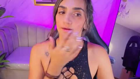 Snapshot of agatha_brooks_t chatting on June 2026 12:33:01 PM AGATHA online show from June 2026 12:33:01 PM