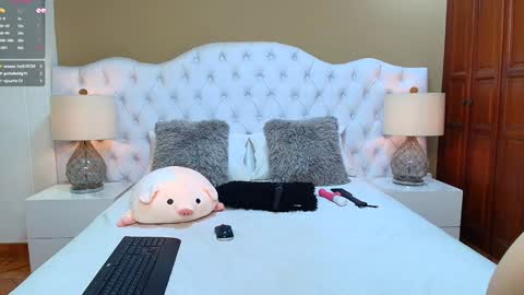 Snapshot of agatha_lenon chatting on December 2024 07:46:02 PM Agatha online show from December 2024 07:46:02 PM