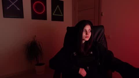 Agelina Lilly Laura online show from January 2025 11:32:02 AM