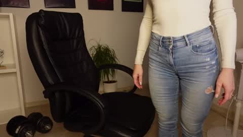 Agelina Lilly Laura online show from February 2025 10:10:02 PM