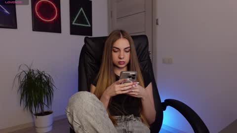 Agelina Lilly Laura online show from February 2025 07:26:01 AM