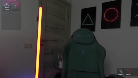 Agelina Lilly Laura online show from September 2025 02:05:02 PM