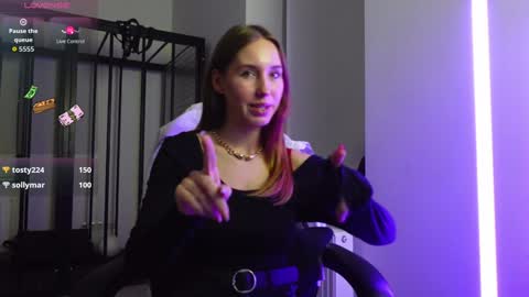 Agelina Lilly Laura online show from November 2025 07:35:02 PM