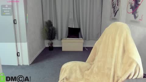 agnes wells online show from September 2025 12:02:02 AM