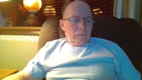 aguynrkfrd online show from December 2024 10:28:02 AM