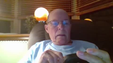 aguynrkfrd online show from October 2025 09:59:02 AM