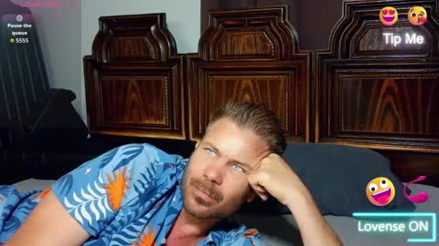 Blue Eyed Handsome Man online show from April 2026 09:04:01 PM
