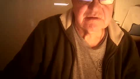 Snapshot of ahmole chatting on December 2024 05:05:02 AM Ole online show from December 2024 05:05:02 AM