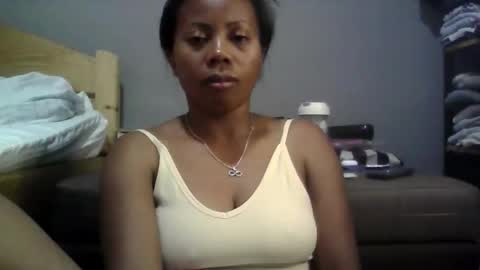 Aicha boobs online show from February 2026 07:04:01 PM