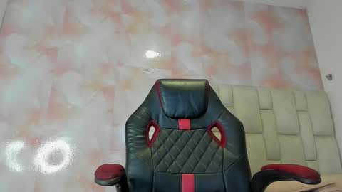 Snapshot of aida_rose chatting on March 2025 09:40:02 PM karoline online show from March 2025 09:40:02 PM