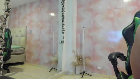 Snapshot of aida_rose chatting on September 2025 07:37:02 PM karoline online show from September 2025 07:37:02 PM