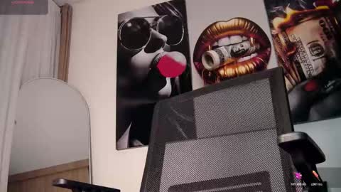 Aida  online show from December 2025 10:01:01 AM