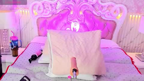   online show from November 2025 10:53:02 PM