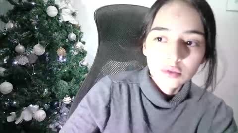 Snapshot of aineangeel chatting on January 2025 12:48:02 AM AINE online show from January 2025 12:48:02 AM