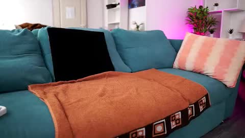 Aisha online show from November 2025 10:04:02 AM