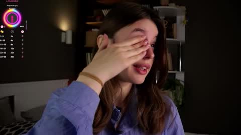 Aliza online show from September 2025 01:17:01 AM