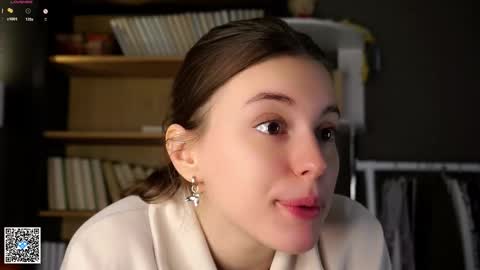 Aliza online show from October 2025 01:17:02 AM