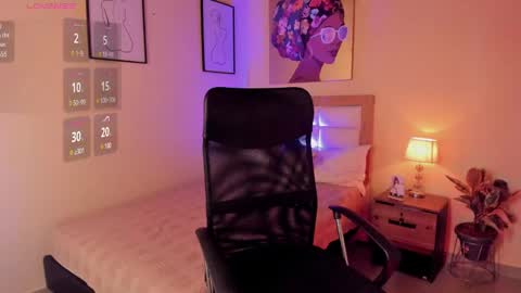 Snapshot of aitana_brown chatting on December 2024 06:37:02 PM Aitana Brown online show from December 2024 06:37:02 PM