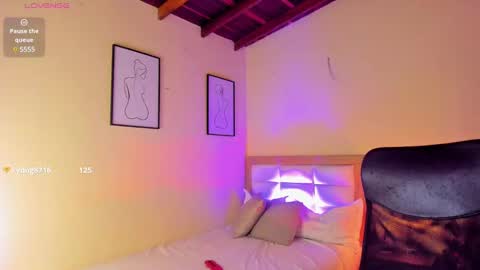 Snapshot of aitana_brown chatting on January 2025 01:32:01 AM Aitana Brown online show from January 2025 01:32:01 AM