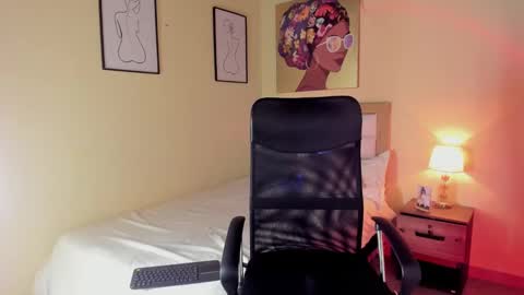 Snapshot of aitana_brown chatting on February 2025 12:40:01 AM Aitana Brown online show from February 2025 12:40:01 AM