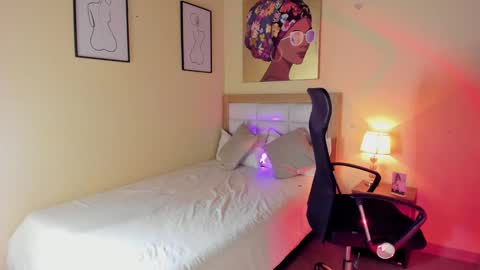 Snapshot of aitana_brown chatting on February 2025 01:11:02 AM Aitana Brown online show from February 2025 01:11:02 AM