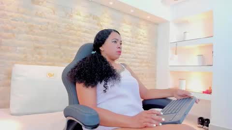 Snapshot of aitana_cole chatting on February 2026 03:38:02 AM AITANA online show from February 2026 03:38:02 AM